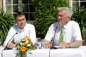 Ministerpräsident Winfried Kretschmann (r.) und sein Stellvertreter, Finanz- und Wirtschaftsminister Dr. Nils Schmid (l.)