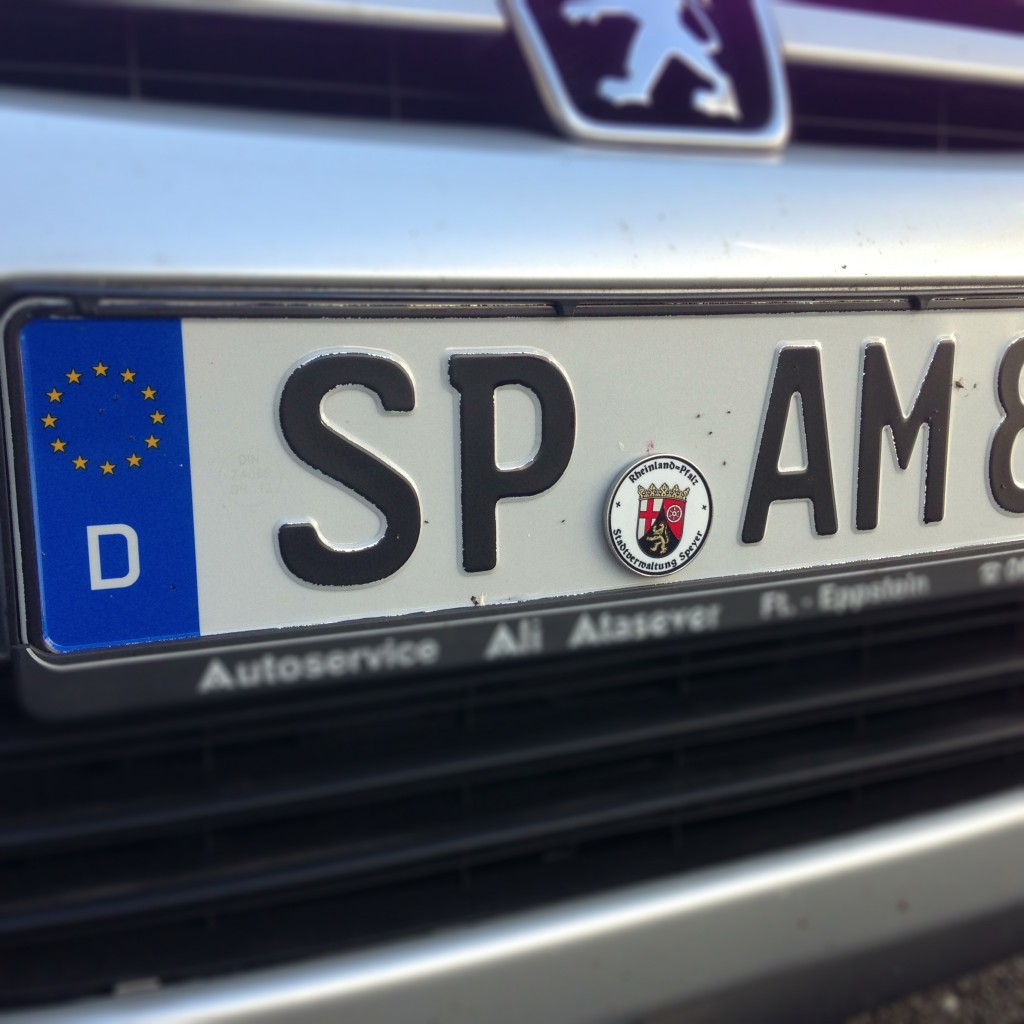 Какие номера в германии. Немецкие автомобильные номера. Автомобильные номера Герм. Немецкие номерные знаки. Европейские номера авто.