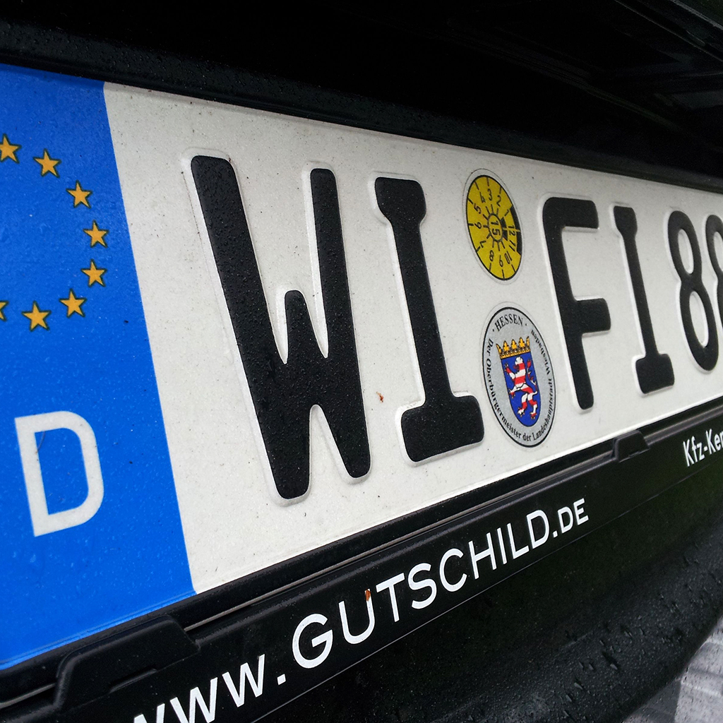 Какие номера в германии. Автомобильные номера Германии. Номерные знаки Германии. Автомобильные номера Герм. Автомобильные но ера Германии.
